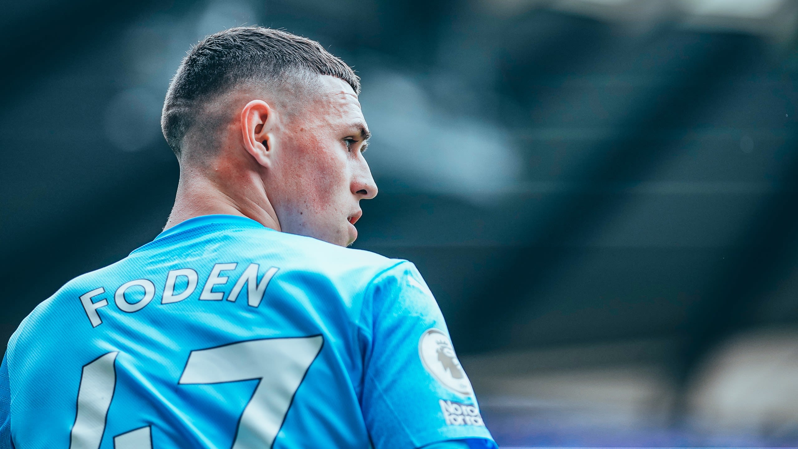 A person in a blue jersey

AI-generated content may be incorrect.