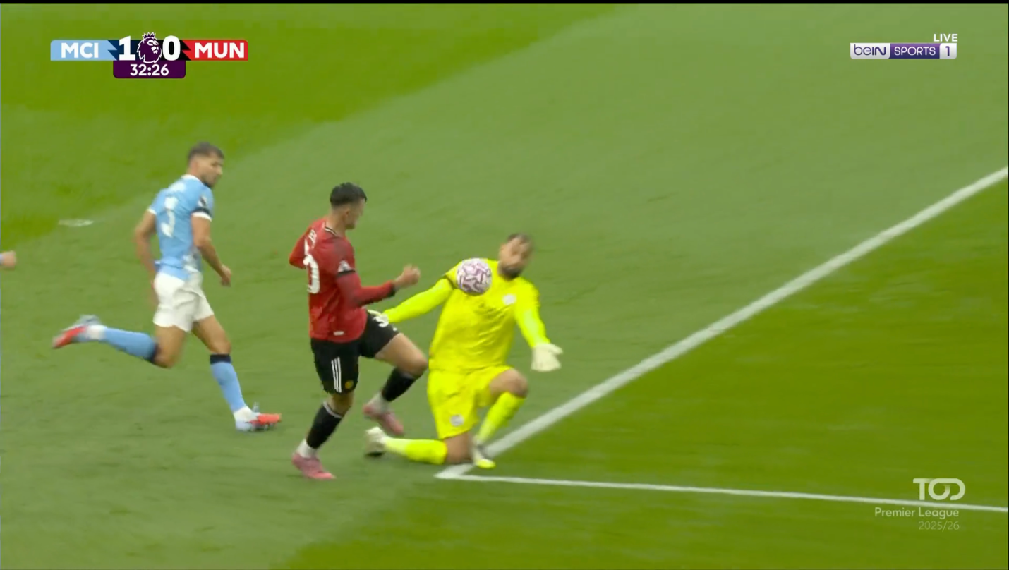 A group of men playing football

AI-generated content may be incorrect.