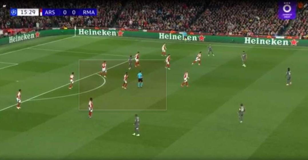 A group of people playing football

AI-generated content may be incorrect.