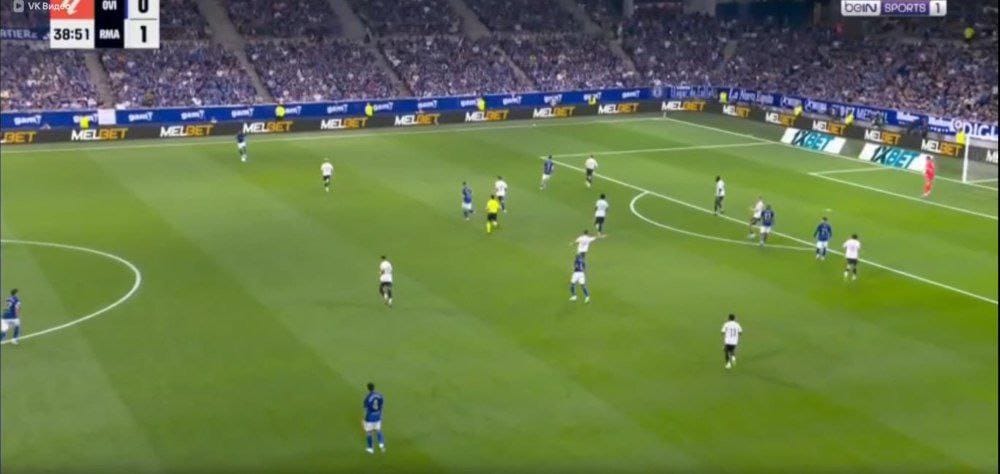 A group of people on a football field

AI-generated content may be incorrect.