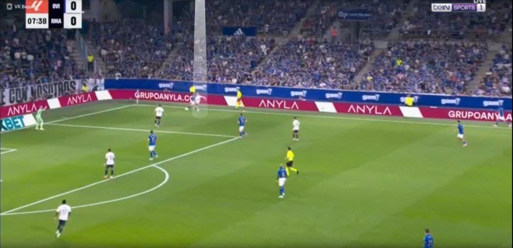 A group of people playing football

AI-generated content may be incorrect.